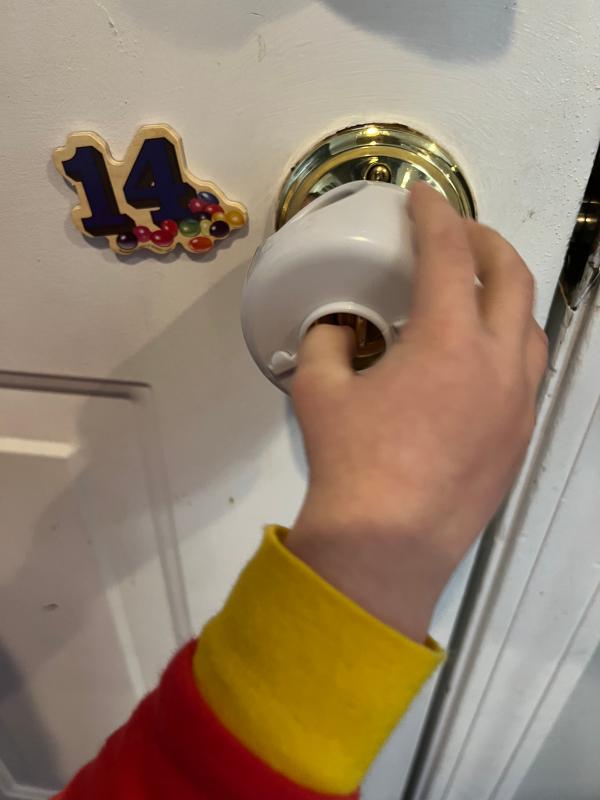 If I just push here….I know I can open this door.| One more try.| Almost there but my hand slips off!!