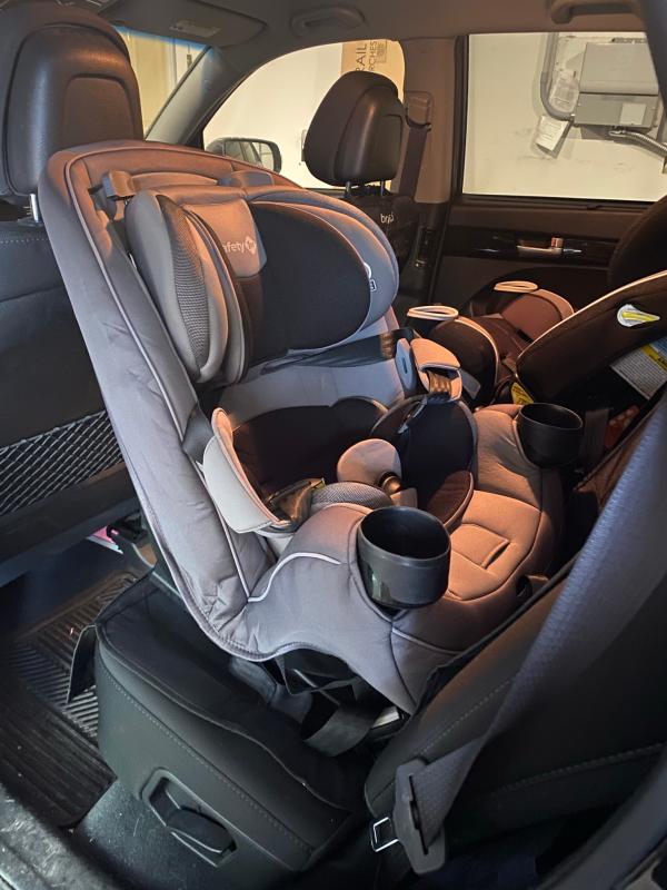 Fits in my Kia Sorento| Clips that hold straps back while putting child in seat