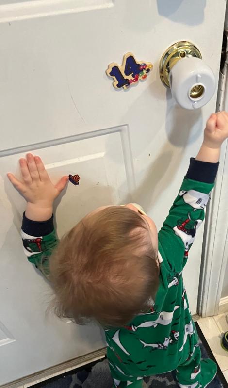 If I just push here….I know I can open this door.| One more try.| Almost there but my hand slips off!!