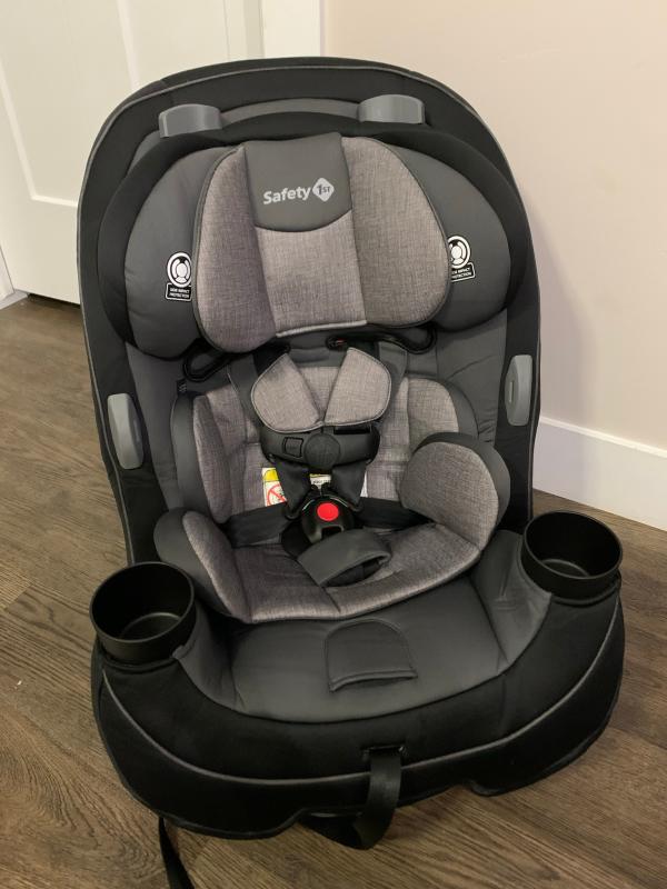 Looking cozy between car installations!