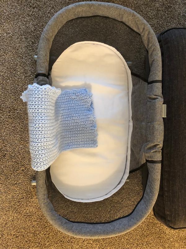 Nice lengthy bassinet| Removable pad| Height comparison to a standard couch