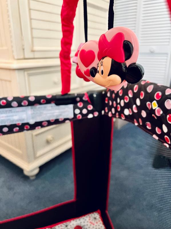 Adorable Minnie Mouse details| Exterior of Play Yard with super cute print and breathable sides| Colorful easy to wipe-down mattress that can be used with or without a sheet.