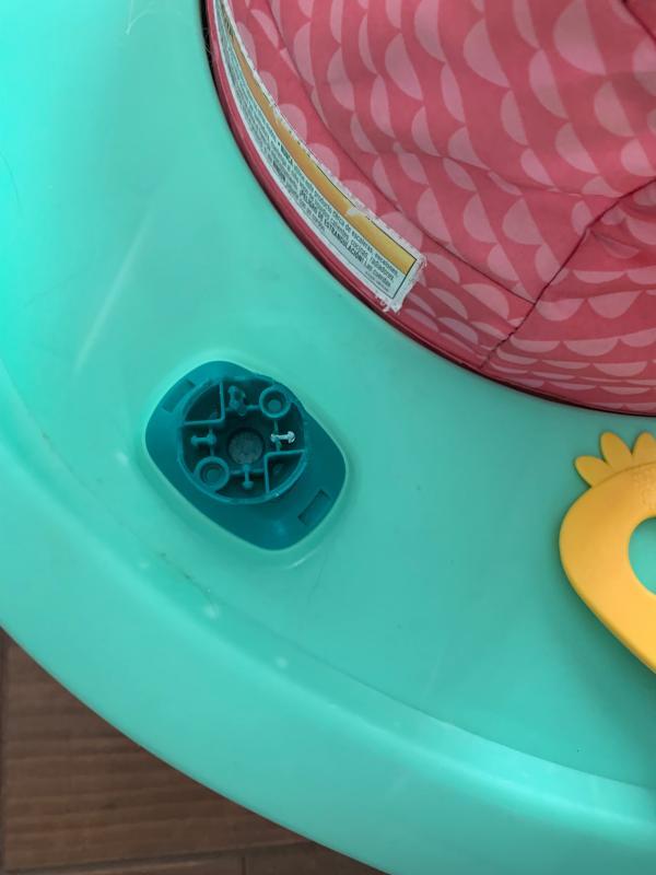 Broken clip to adjust height| Broken toy| Rattle that hits you in the face