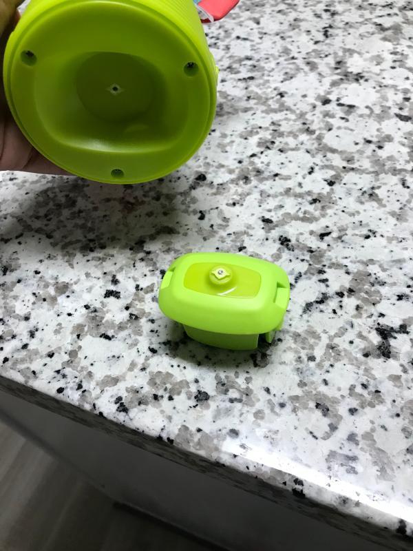 Where it broke at the base| Where the carrot string broke