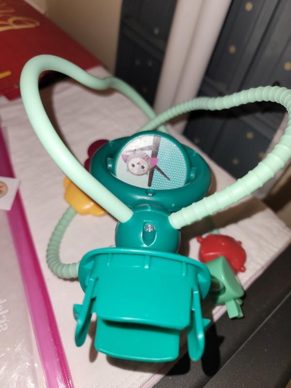 The other side has the screw but the toys comes apart| Missing the screw
