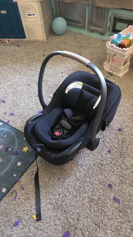 Customer photo for "5 Stars  SUPER easy to install and LIGHT carseat"
