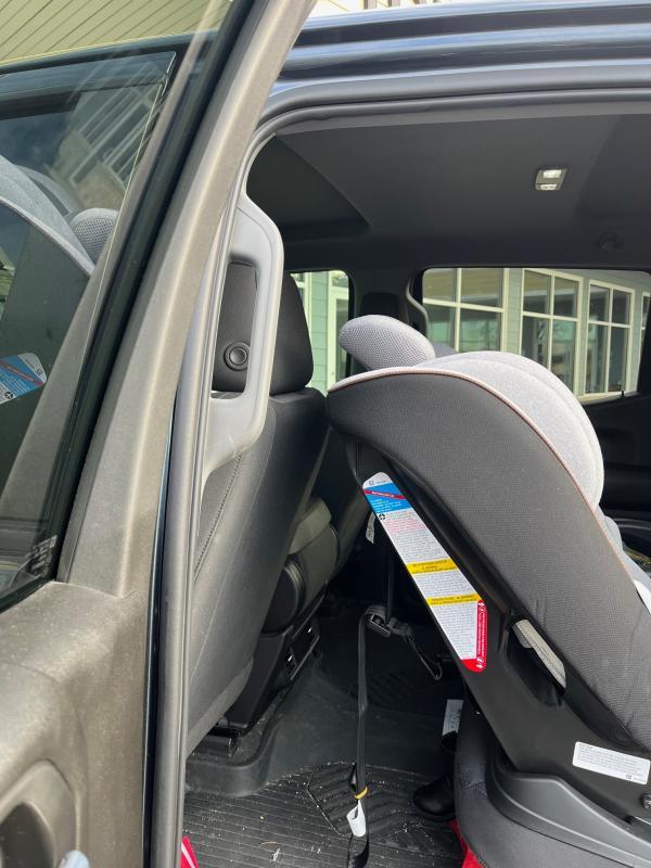 so excited for the new seat| magic clip chest strap| comfort and cup holder| space between driver seat and car seat is fairly tight
