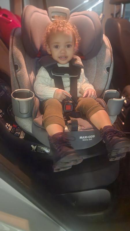 Rotated forward| Facing the door| Open cup holder for bigger cups| Facing the door| Closed cup holder for narrow cups| Facing the door