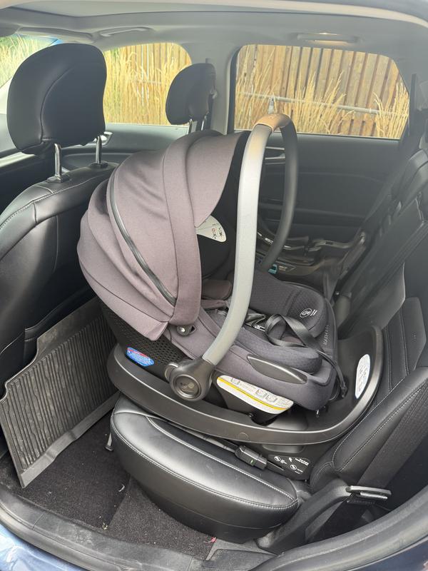 Customer photo for "Great car seat with ergonomic handle"