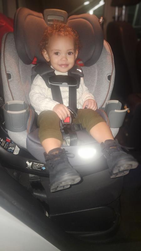 Rotated forward| Facing the door| Open cup holder for bigger cups| Facing the door| Closed cup holder for narrow cups| Facing the door