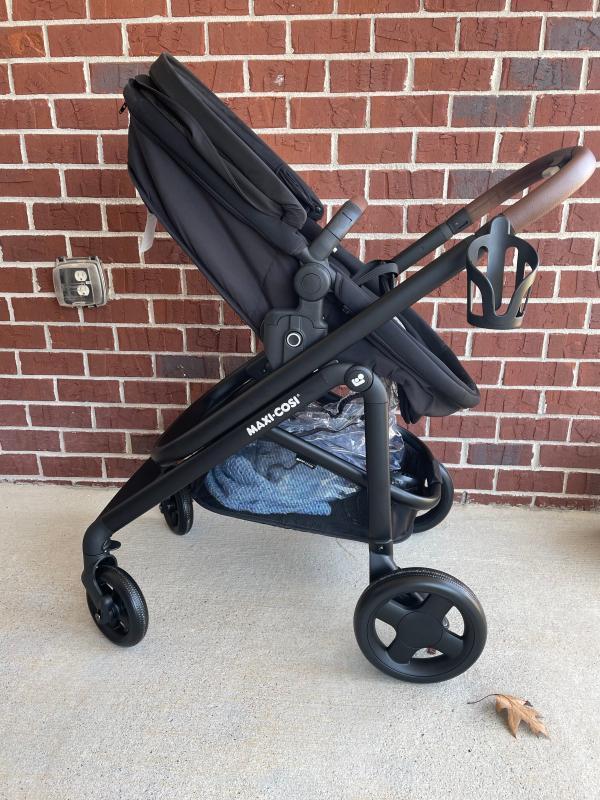 Cushy reversible seat insert| 360 extended canopy for shade, bugs, and privacy!| Sleeping baby approved!| Upright seat setting