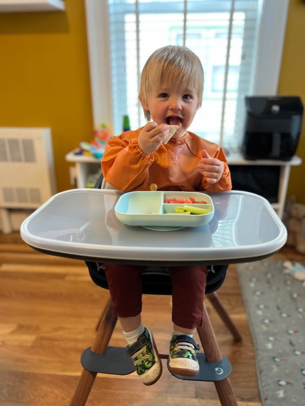 M likes to help with post-meal cleanup| Enjoying dinner with his plate stuck firmly to the Moa tray