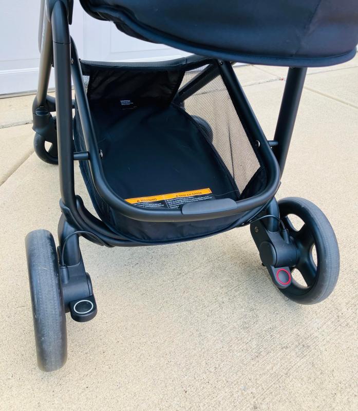 Plenty of storage| Extendable canopy| Easy to use infant car seat| Infant carriage option