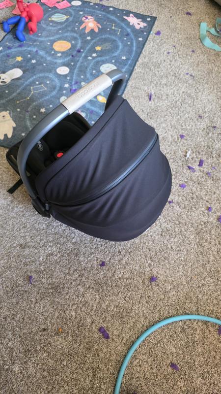 Customer photo for "5 Stars  SUPER easy to install and LIGHT carseat"