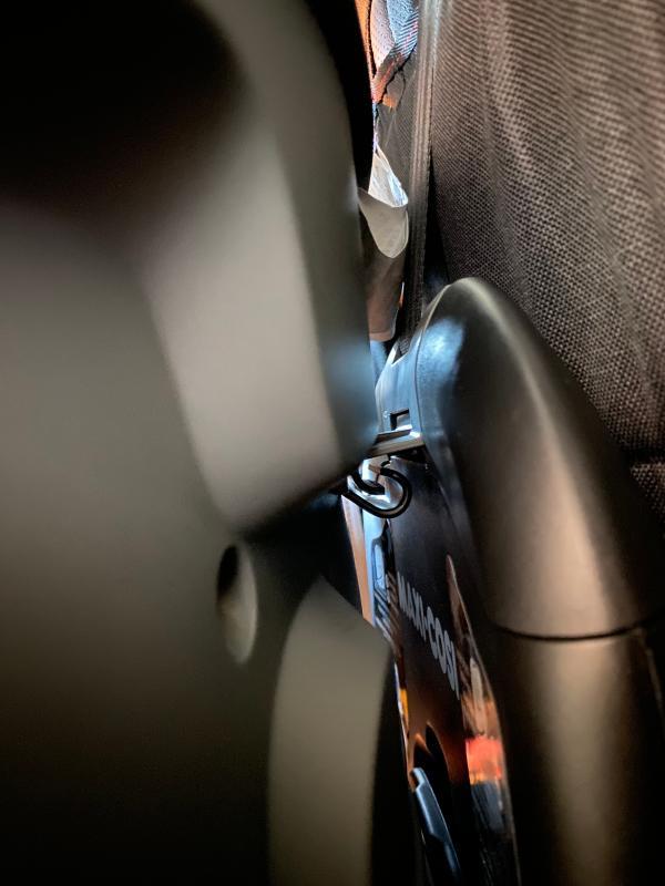 Was possible to get the car seat locked without the hooks lining up| Looks great!