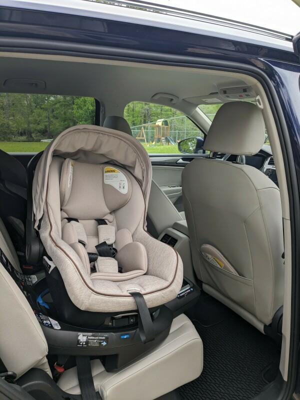 Peri 180 car seat installed