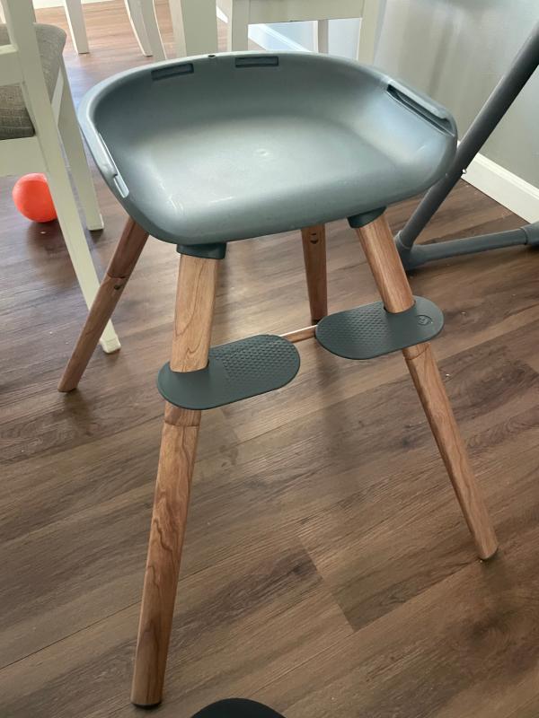 Size comparison! MOA on the left.| Easy to clean seat, adjustable straps, pretty straight back, comfortable cushion.| One of the many other ways to use the chair| Basic structure