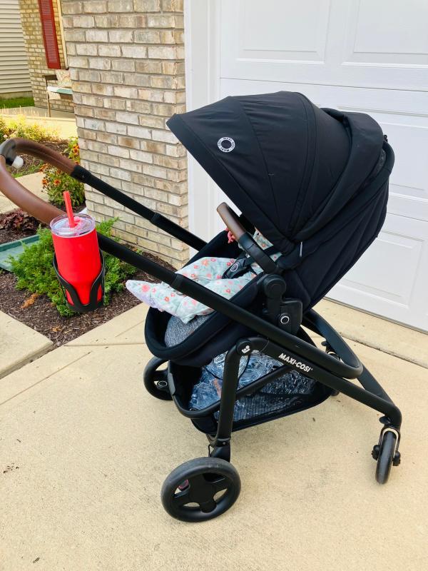 Plenty of storage| Extendable canopy| Easy to use infant car seat| Infant carriage option