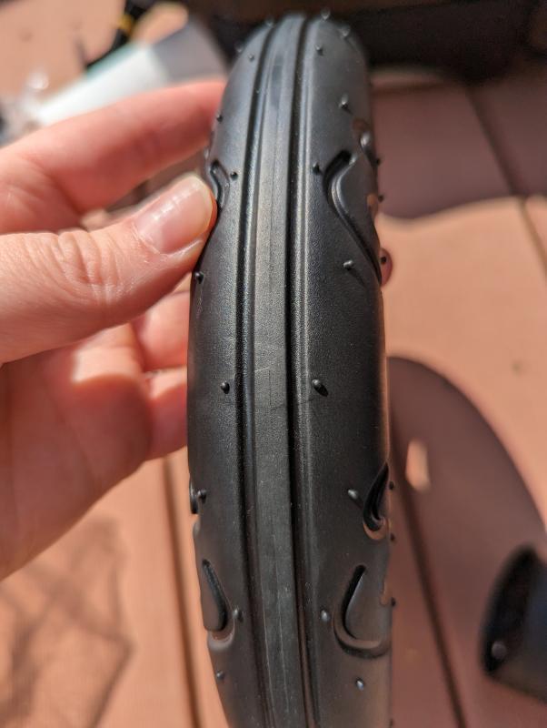 Very quality materials| LOVE how long the sunshade is| extra pocket for storage| Nice, strong wheels