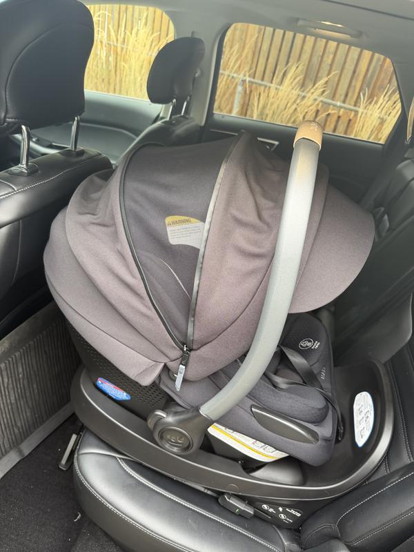 Customer photo for "Great car seat with ergonomic handle"