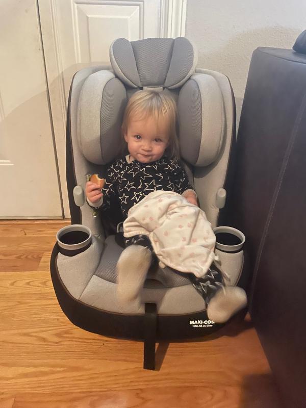 so excited for the new seat| magic clip chest strap| comfort and cup holder| space between driver seat and car seat is fairly tight