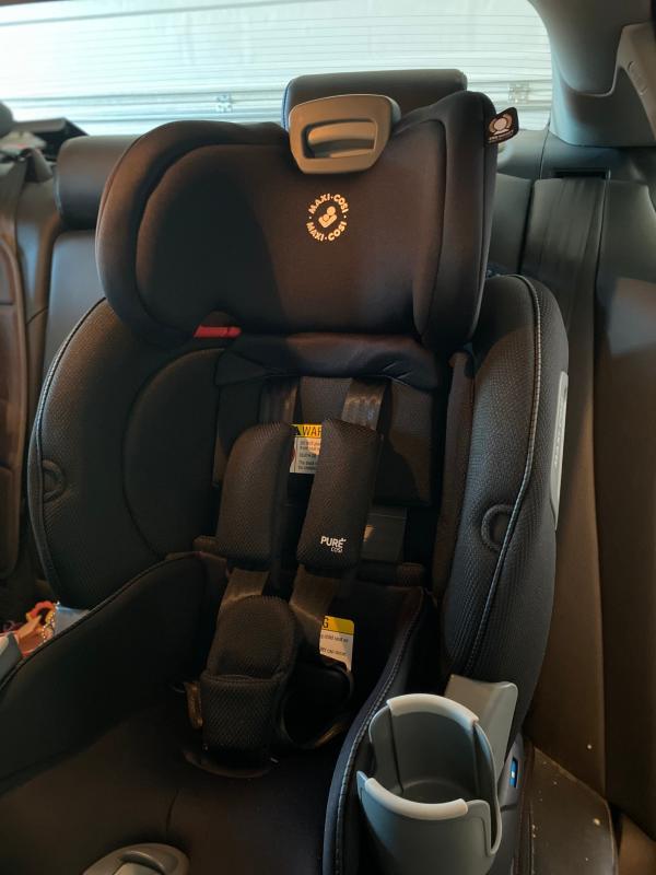 Was possible to get the car seat locked without the hooks lining up| Looks great!