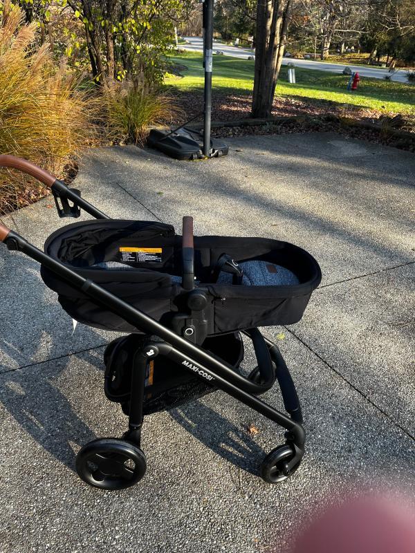 Large Canopy| Lays Flat!| Love the look of this stroller