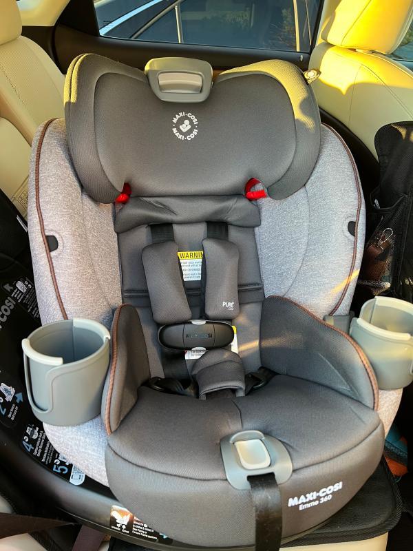 Forward facing| Rotated facing the door. Look at the cupholders!