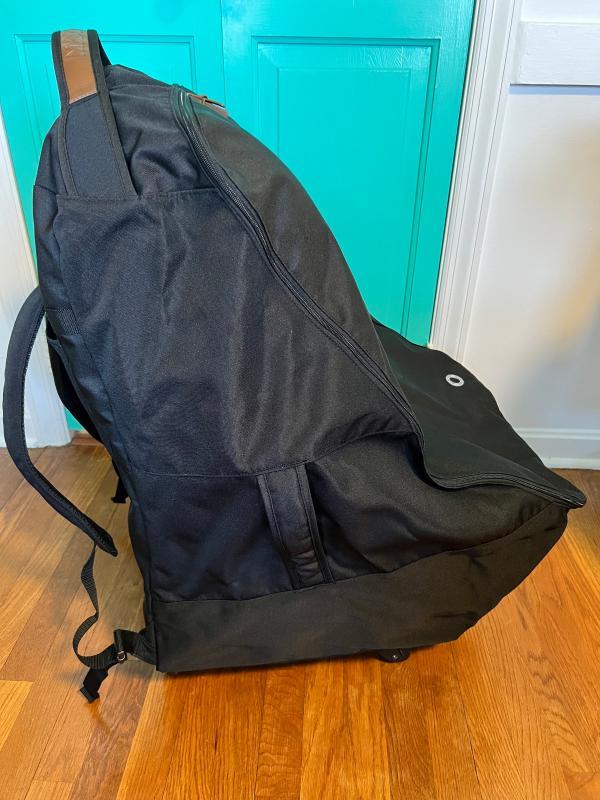 Pockets for the backpack straps| The wheels and platform base