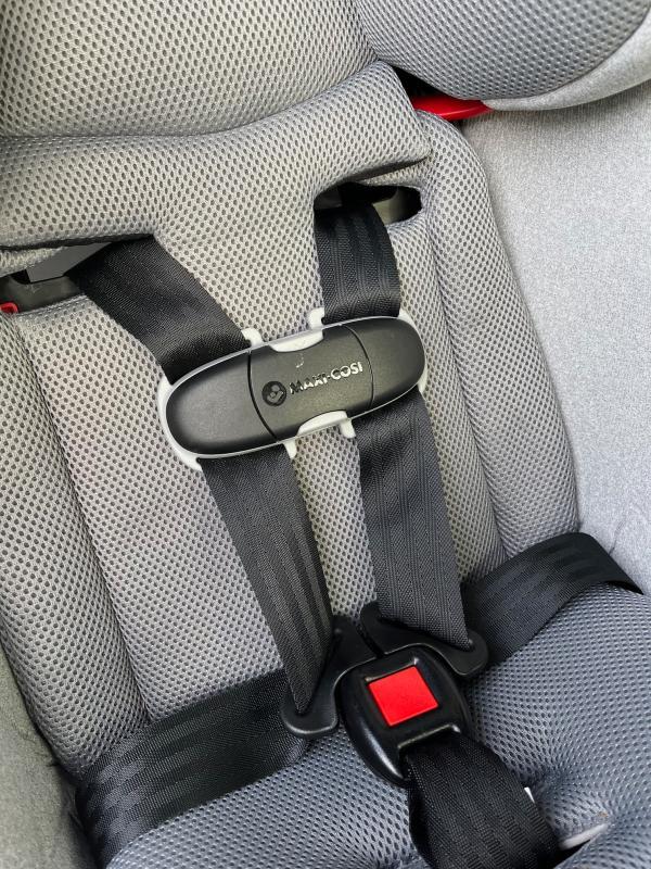 so excited for the new seat| magic clip chest strap| comfort and cup holder| space between driver seat and car seat is fairly tight