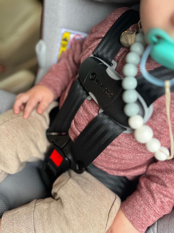 The magnetic chest clasp is a game-changer for easy in-and-out!| All smiles here! This seat is what they were referring to when they said "Traveling in style"!