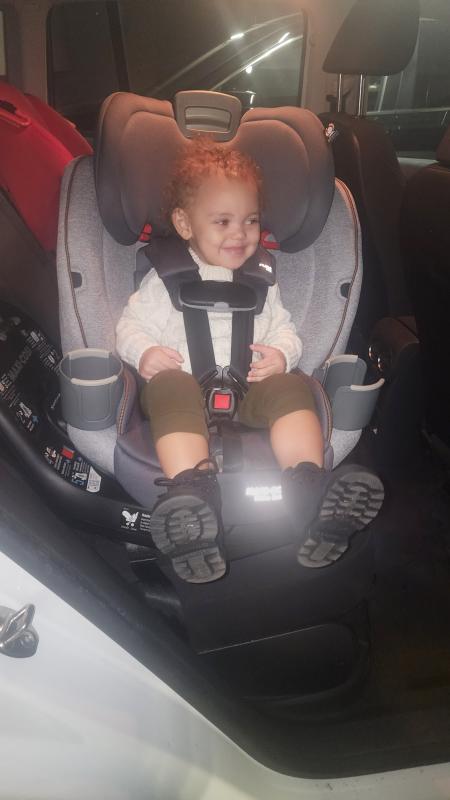 Rotated forward| Facing the door| Open cup holder for bigger cups| Facing the door| Closed cup holder for narrow cups| Facing the door