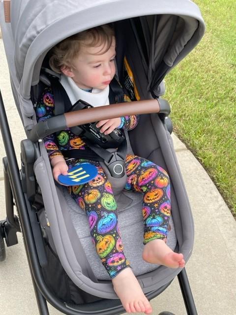 Great sun shade| Recline position in stroller| Stylish and comfortable stroller| Easy numbered car seat base