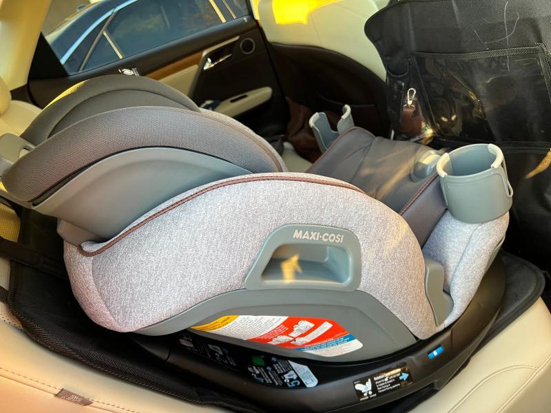 Forward facing| Rotated facing the door. Look at the cupholders!