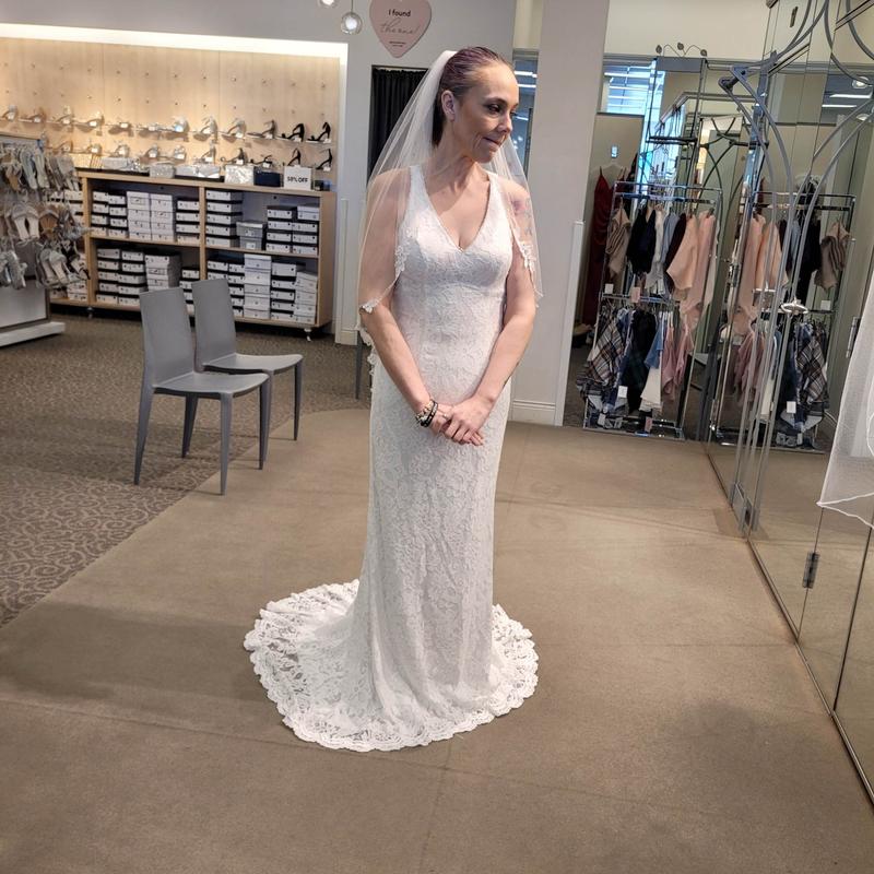 Scalloped Stretch Lace Halter Sheath Wedding Dress