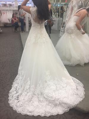 Scalloped Lace and Tulle Wedding Dress