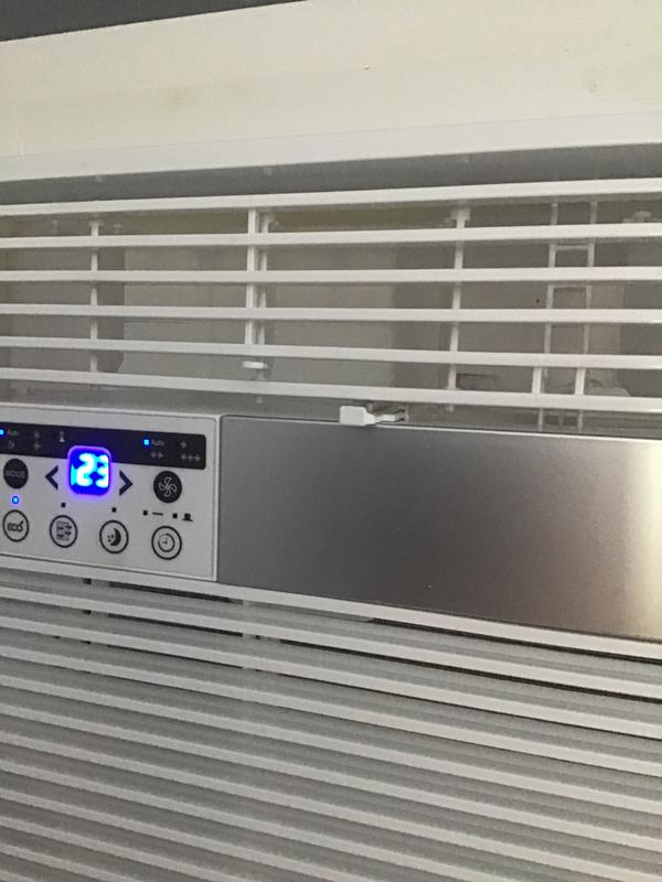 Blacker + Decker BD06WT6 14500 BTU Window Air Conditioner w