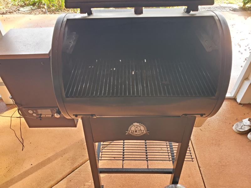 I wanted to share my first smoker, pitboss lexington, and it's setup.  Please feel free to rate!! : r/PitBossGrills