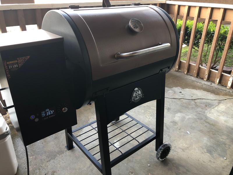 I wanted to share my first smoker, pitboss lexington, and it's setup.  Please feel free to rate!! : r/PitBossGrills