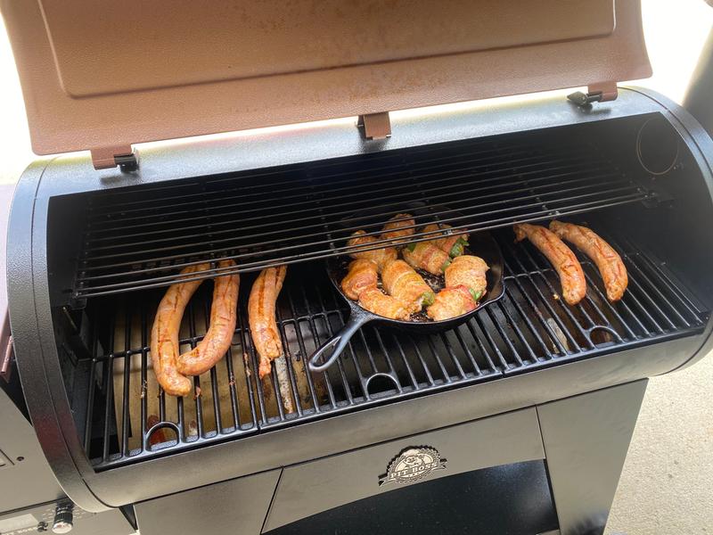 I wanted to share my first smoker, pitboss lexington, and it's setup.  Please feel free to rate!! : r/PitBossGrills