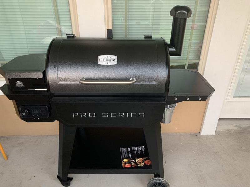 I wanted to share my first smoker, pitboss lexington, and it's setup.  Please feel free to rate!! : r/PitBossGrills