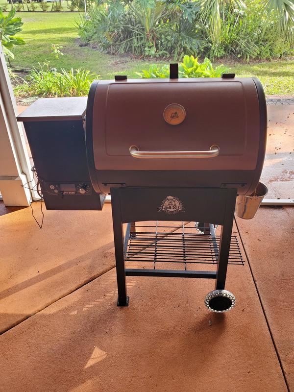 I wanted to share my first smoker, pitboss lexington, and it's setup.  Please feel free to rate!! : r/PitBossGrills