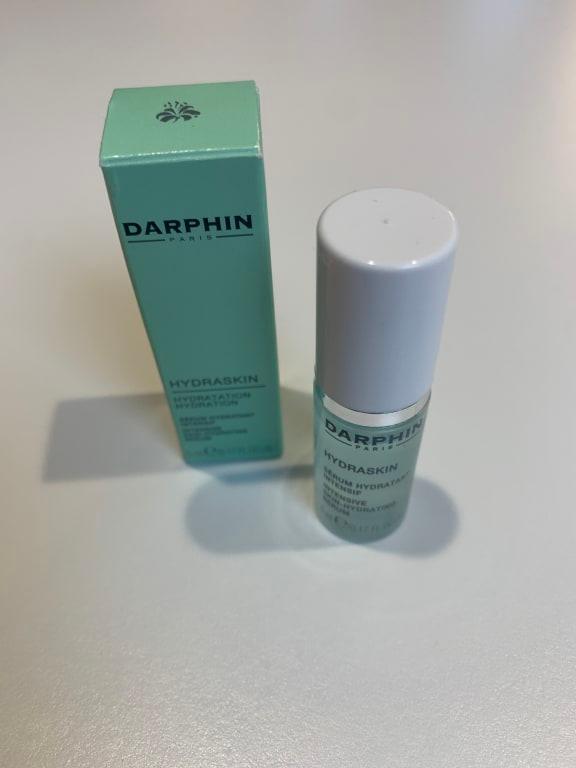 Customer photo for "Wonderful skin-hydrating serum!"