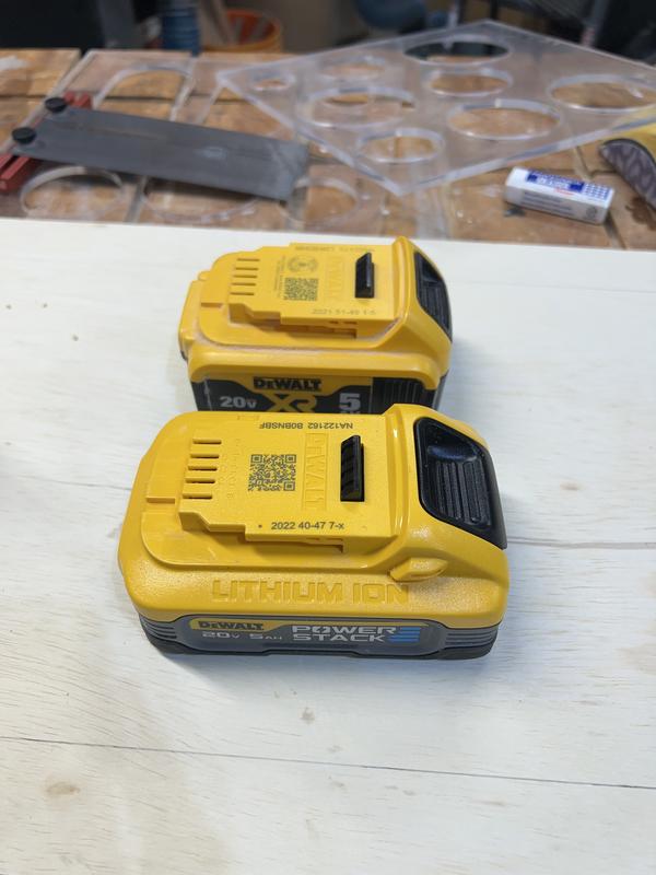 Batería Compacta 5ah 20v Max* Powerstack Dewalt Dcbp520-b3