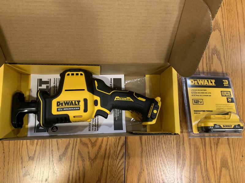 La scie sabre 12 V DCS312 DEWALT : une scie compacte et