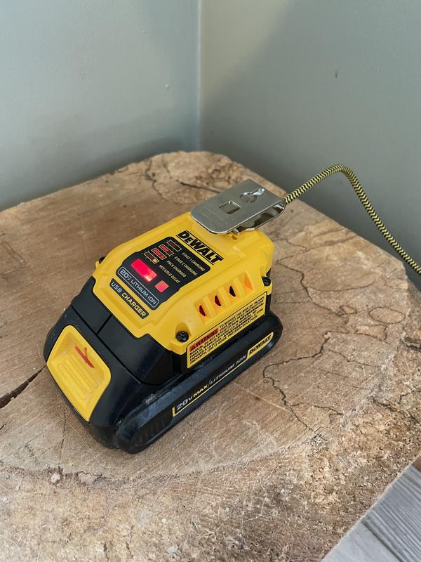 Cargador USB Dewalt DCB094K en Brikum