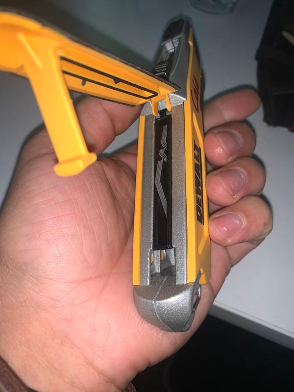 Plastic Liner keeps blades sharp!