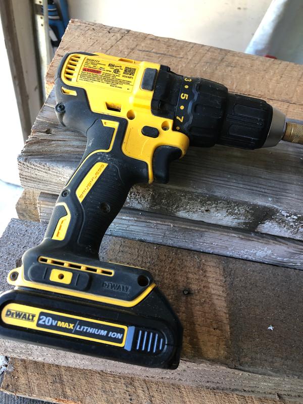 20V MAX* Brushless Cordless Compact Drill/Driver Kit | DEWALT