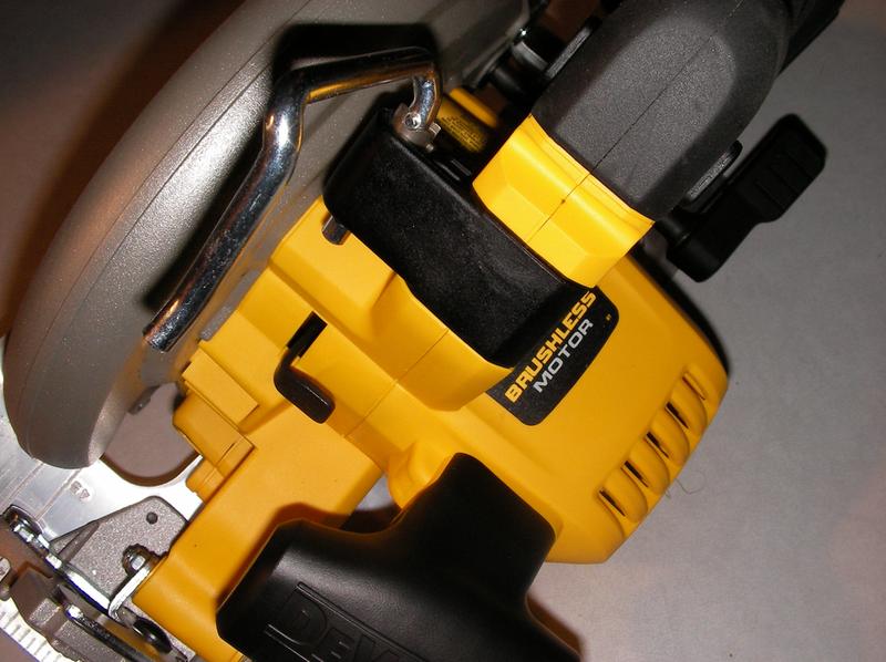 Sierra Circular Dewalt DCS570B 20 V 7-1/4 – FERREKUPER