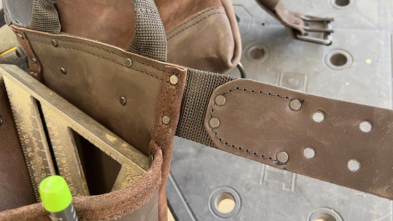 DEWALT Open Structure Premium Nubuck Adjustable Leather Tool Belt, 11  Pockets, Black